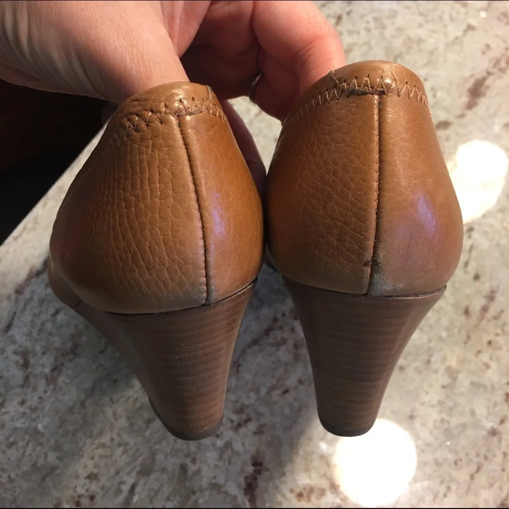 Tory Burch Tan Leather Wedge Pumps with Logo Medallion